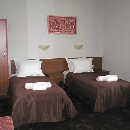 Madara Club And Hotell Kosharitsa