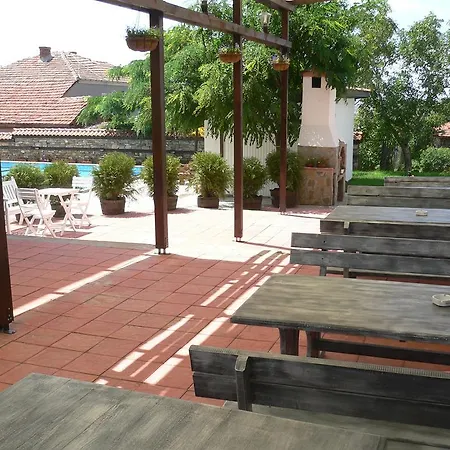 Madara Club And Spa Kosharitsa